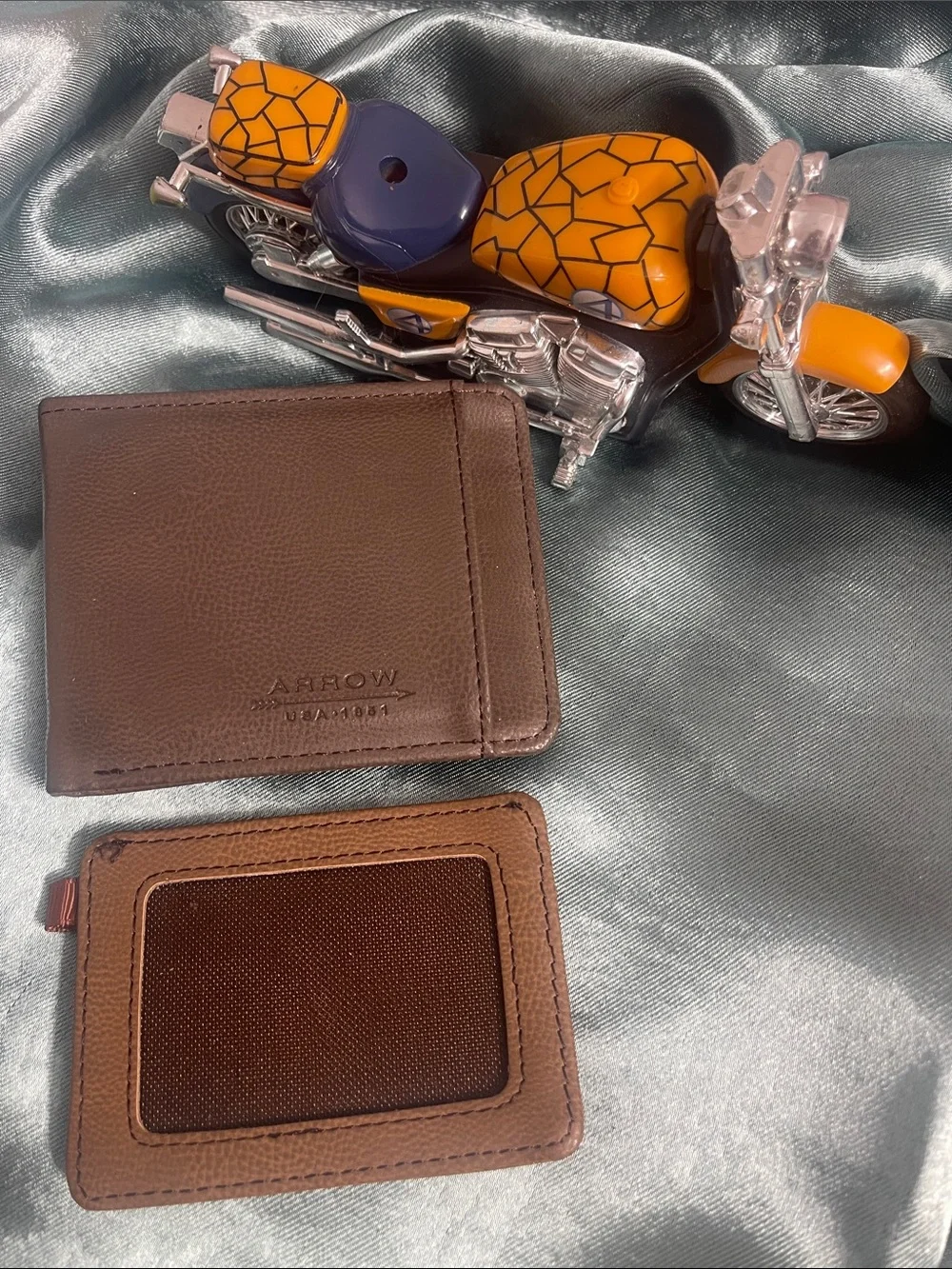 Arrow Two-Tone Brown Leather Card Holder